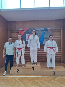 Asja Samardžić 2. mesto v katah med kadetinjami